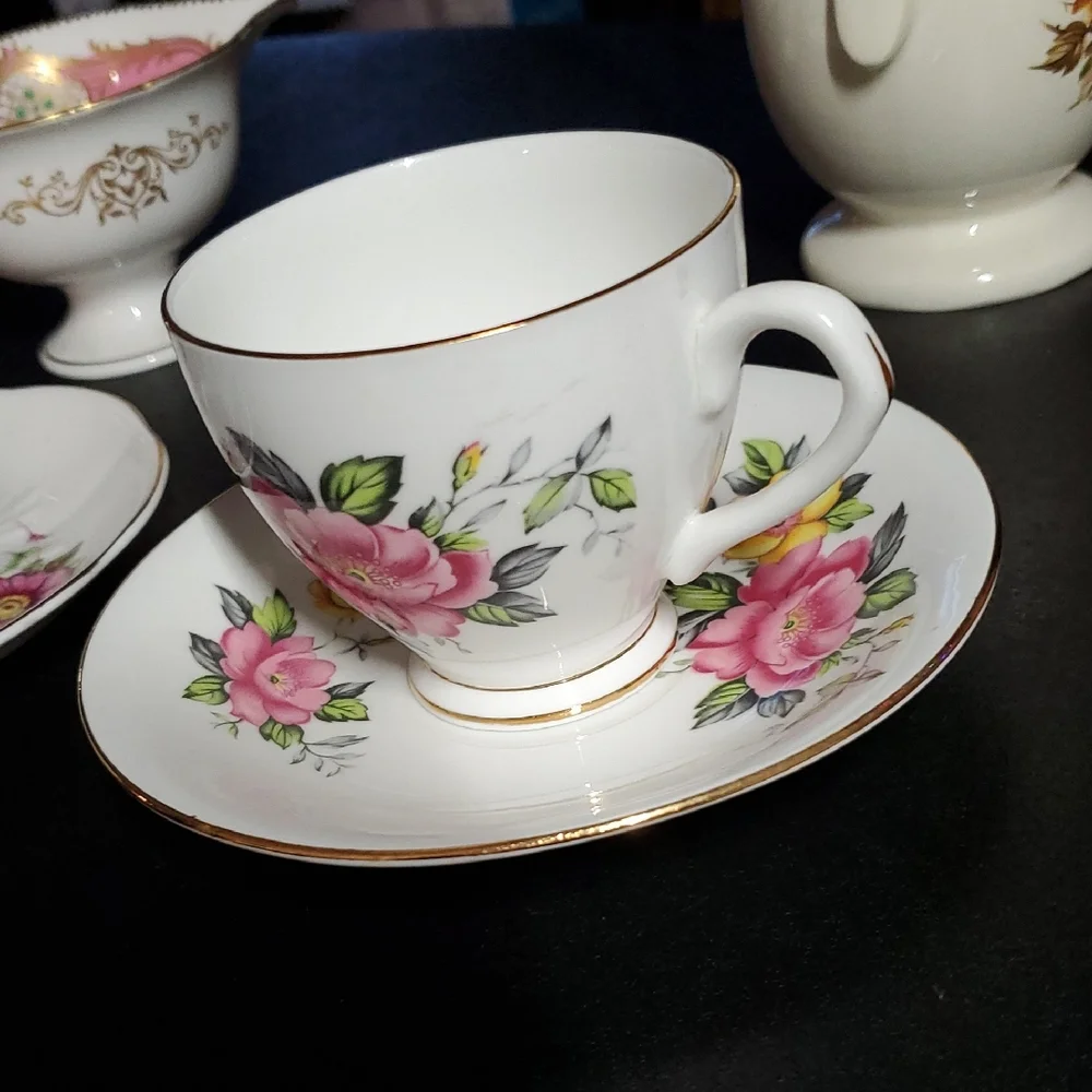 Eight Different Sets Of Floral Porcelain Teacup and Saucer Set - Picture 6 of 13